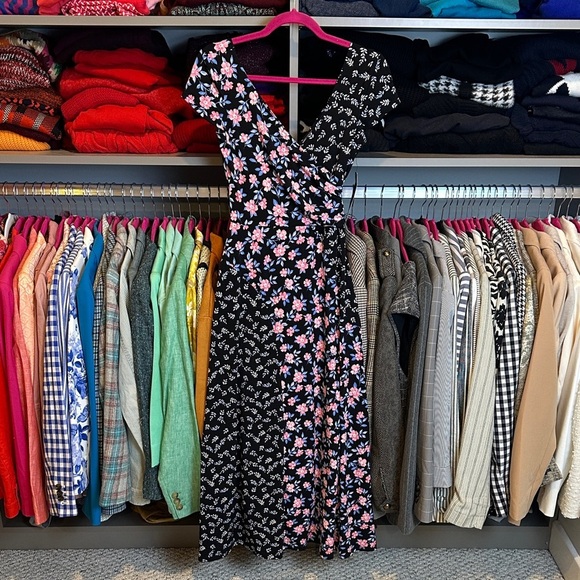 Maggy London Dresses & Skirts - Maggy London black/pink/blue floral cap sleeve v neck midi dress size 2